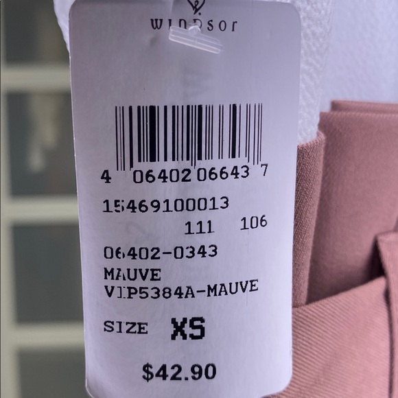 Sophisticated style sleeveless jumpsuit. - Picture 4 of 5